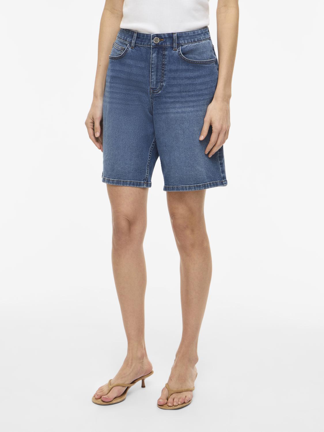 model_shot-front